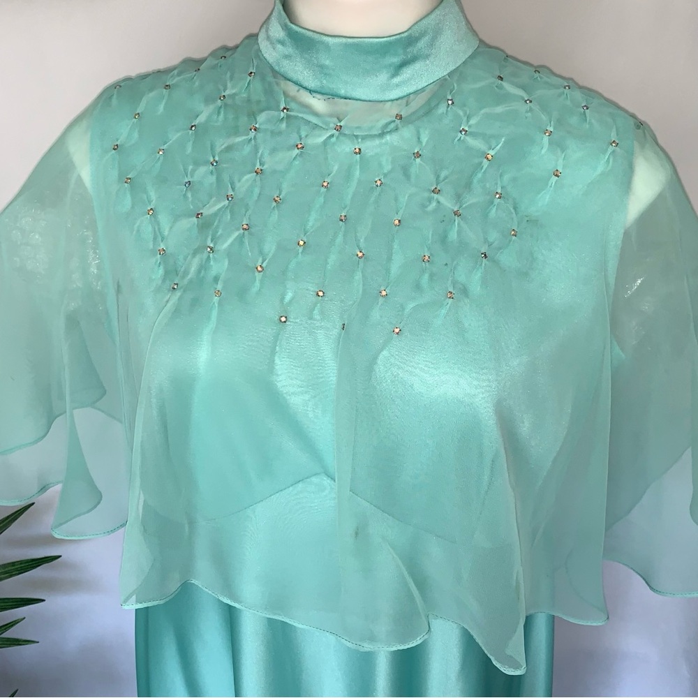 v i n t a g e :: Nylon Peignoir Set Full Sweep Gown Chiffon Cape Rhinestones - Picture 4 of 16